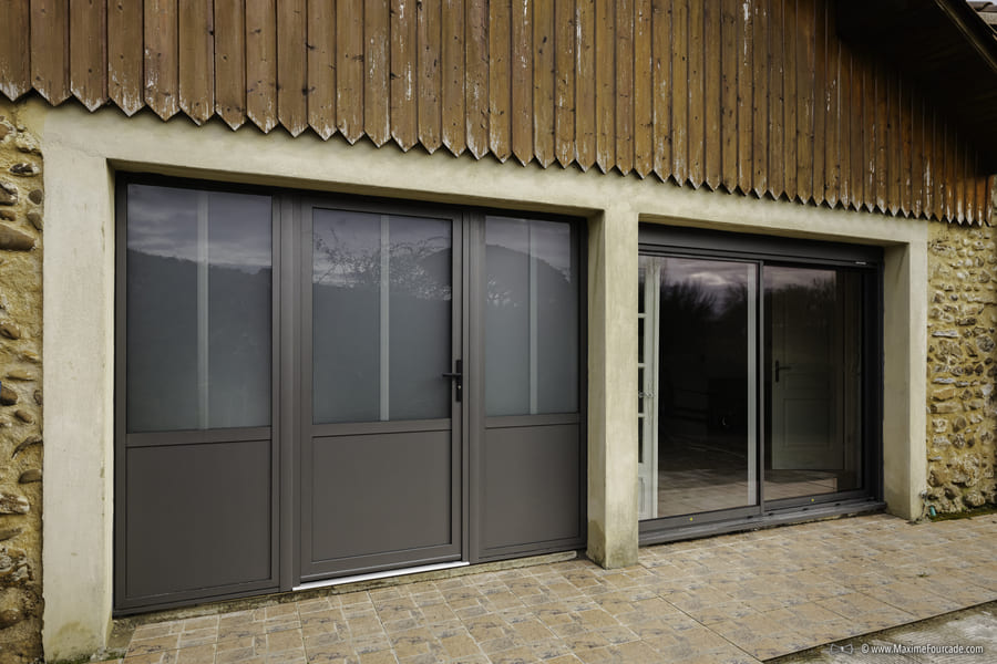 Photos du chantier de Tournay,  remplacement de toutes les menuiseries.